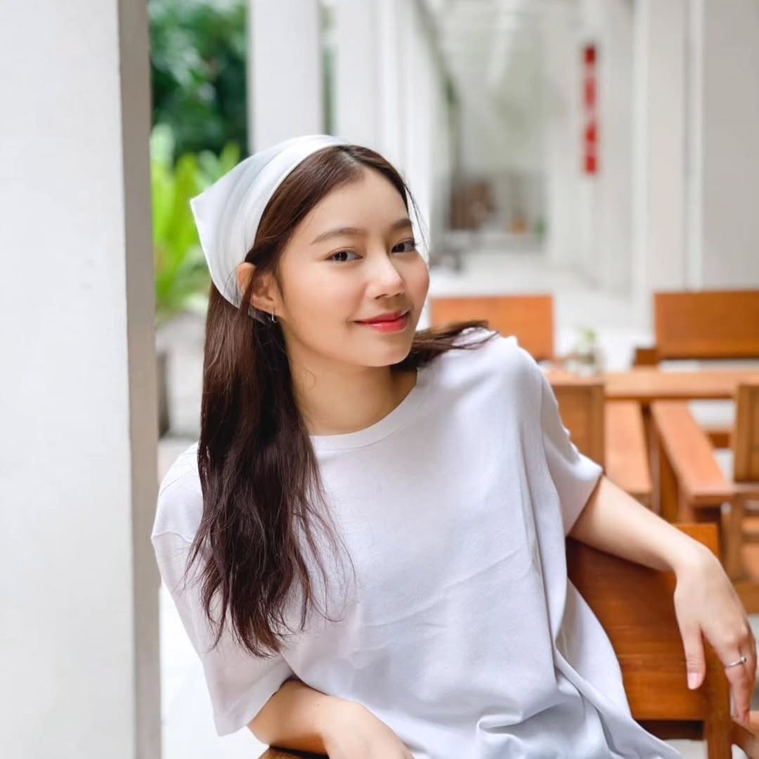 11. Dark Espresso Straight Layers with White Bandana - Bandana Hairstyles