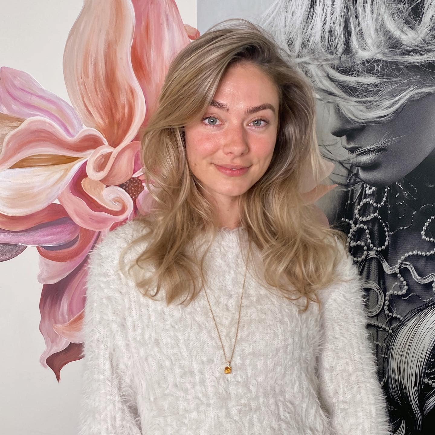 4. 90s Supermodel Layers in Soft Beige Blonde - 90S Hairstyles