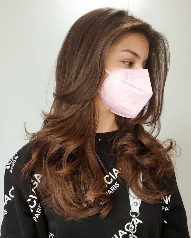 10. 90s Bouncy Blowout with Chestnut Brown - 90S Hairstyles