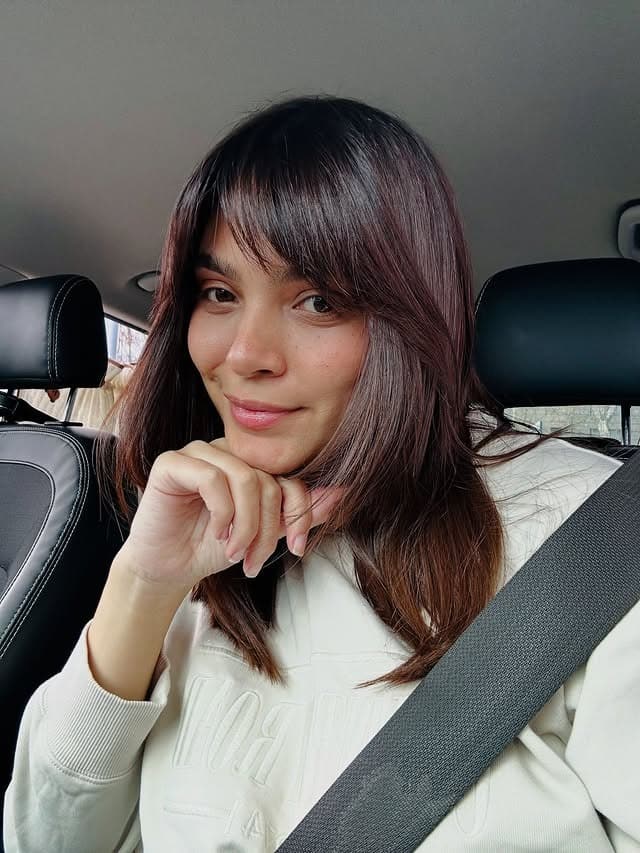 17. Soft 90s Layers with Deep Mahogany Brown - 90S Hairstyles