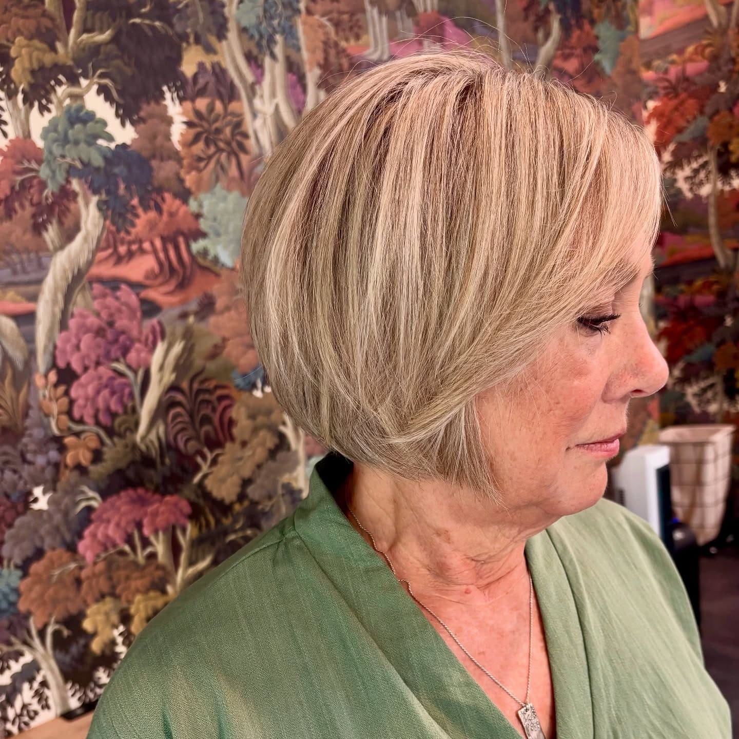 11. Champagne Blonde Feathered Layered Bob - Layered Bob Hairstyles