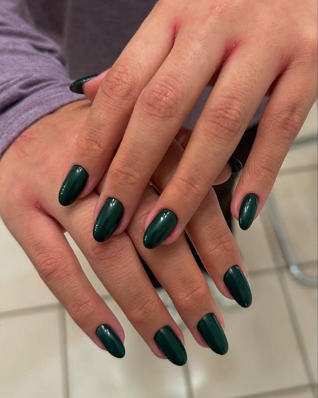 7. Classic Glossy Hunter Green Oval Nails - hunter green nail ideas