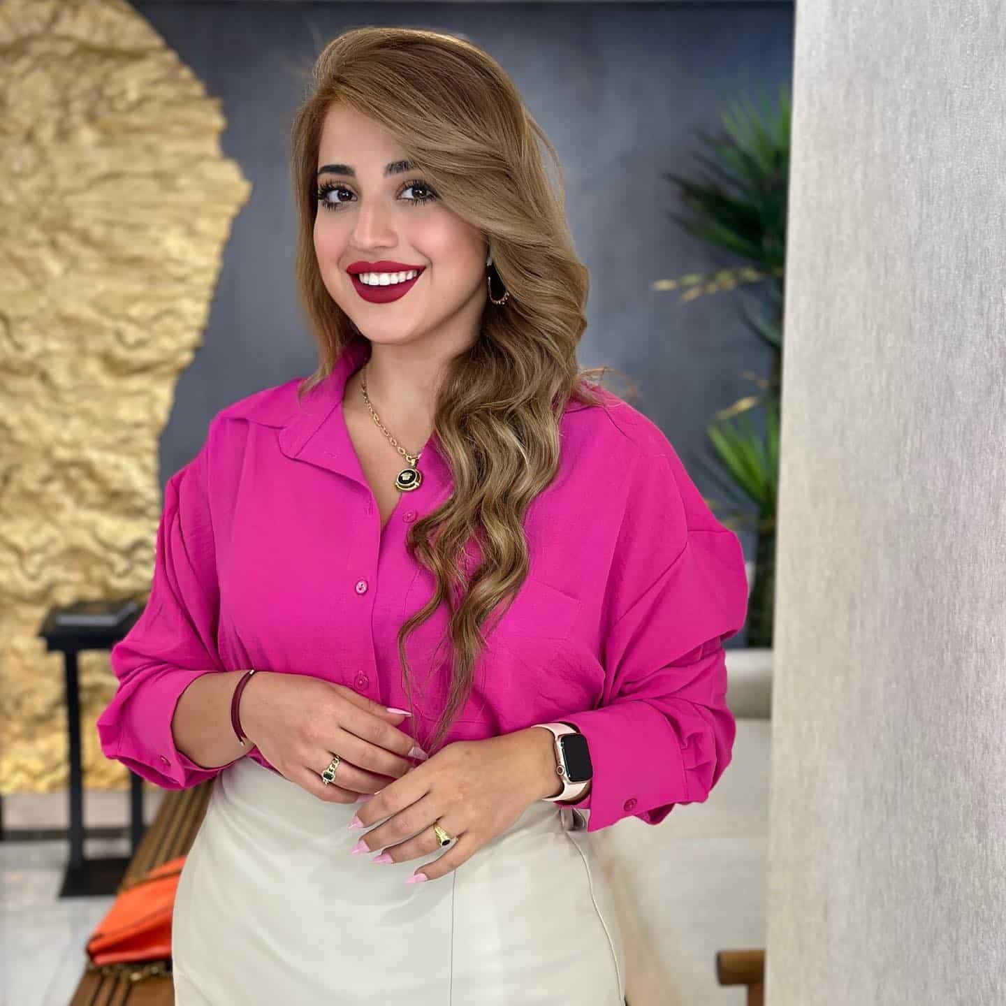 8. Honey Brown Side-Swept Waves - Blonde Brown Hair Color