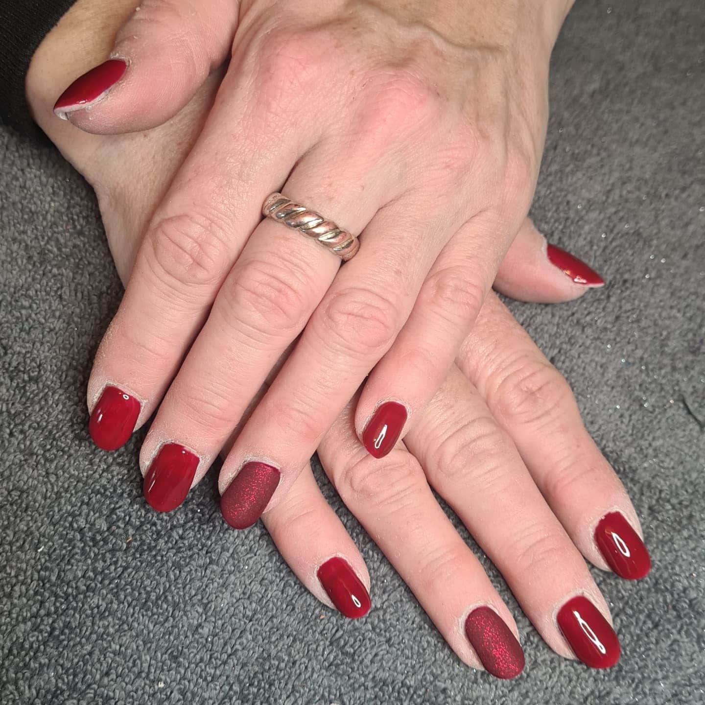1. Deep Red Gloss and Matte Accent Short Nails - matte red nail ideas