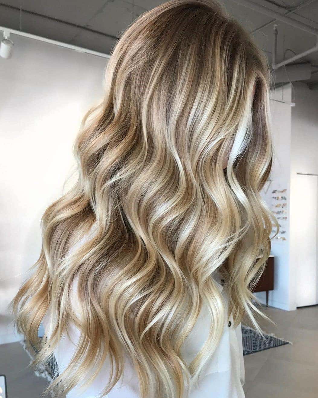 18. Golden Butter Blonde Hollywood Waves - Light Hair Color