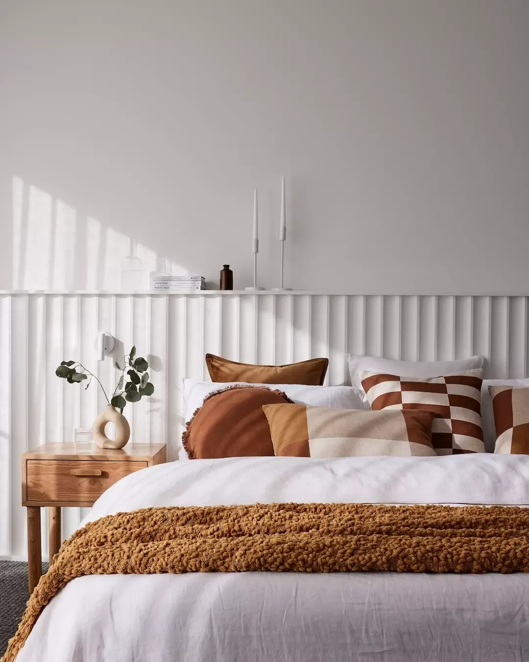 7. Modern Earth Tone Bedroom with White, Terracotta, and Natural Wood - earth tones bedroom ideas