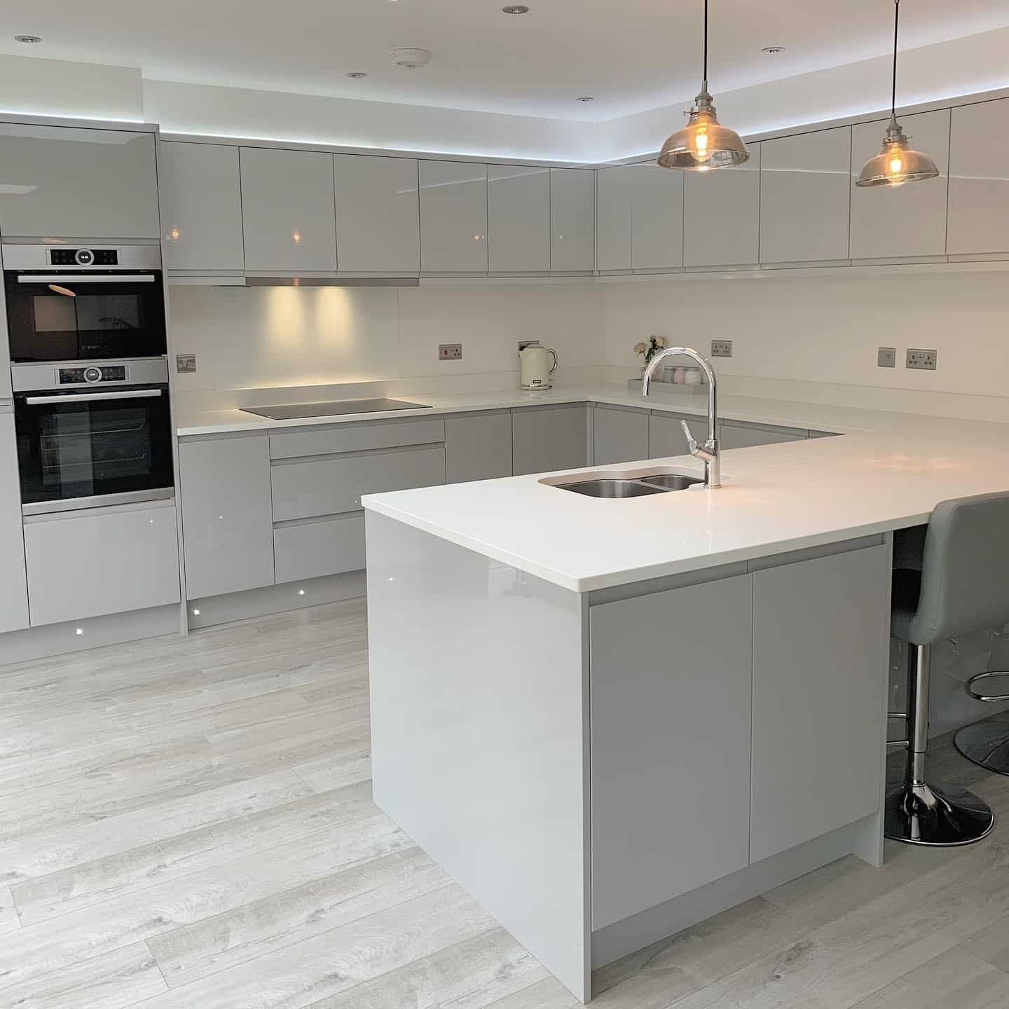 10. Minimal Grey and White Contemporary Kitchen - grey and white kitchen ideas