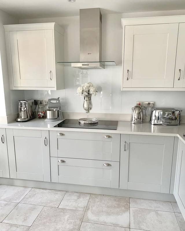 14. Soft Grey and White Shaker Cabinet Kitchen Style - grey and white kitchen ideas