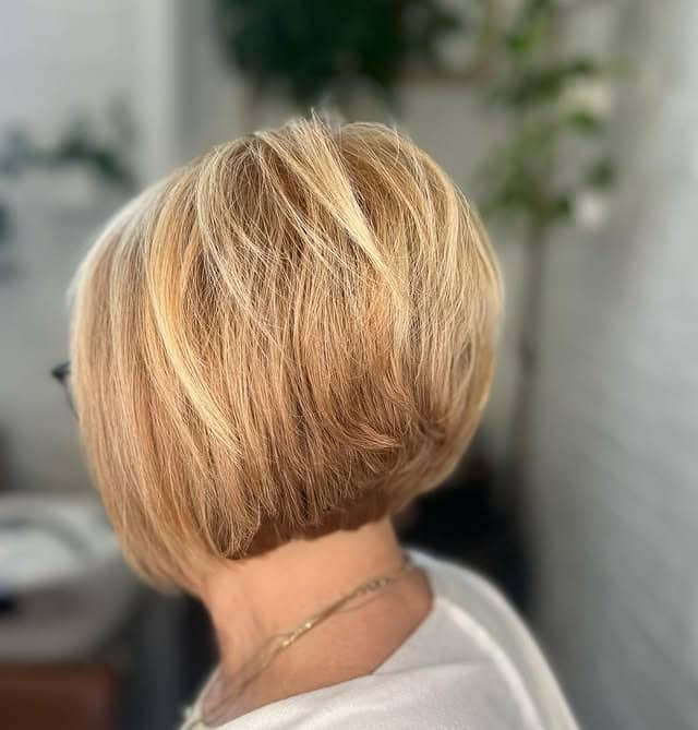 19. Honey Blonde Graduated Stacked Bob - Stacked Haircuts