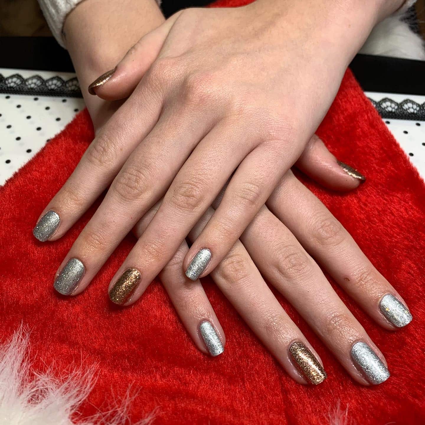 4. Minimal Silver and Gold Accent Nails on Short Length - silver and gold nail ideas