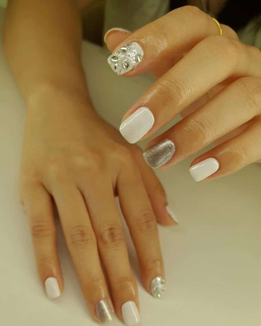 15. Minimal White and Silver Accent Short Square Nails - silver and white nail ideas