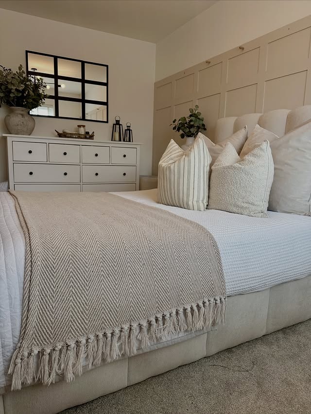 2. Classic Cream Textured Layers Bedroom - cream color bedroom ideas