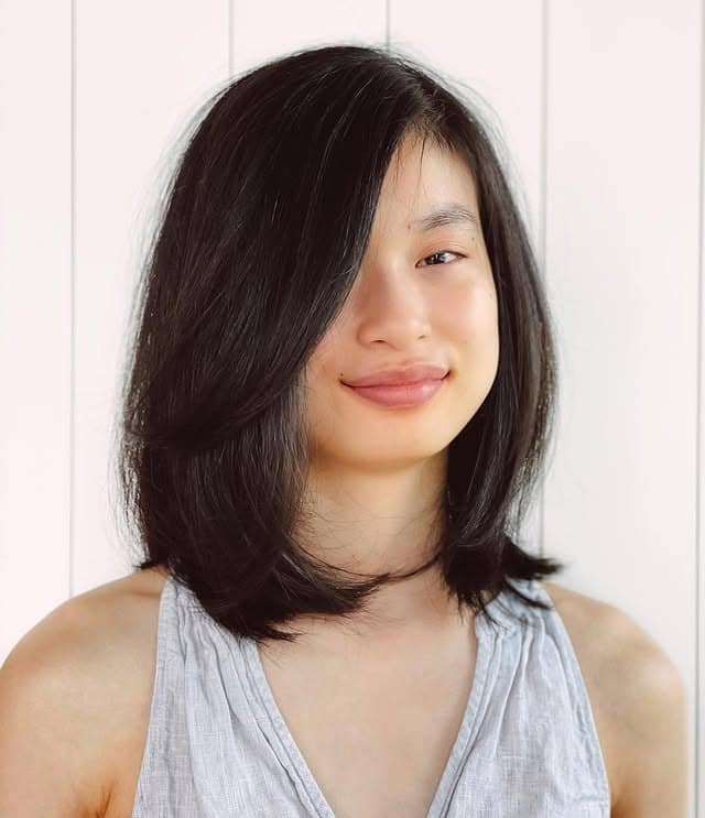 3. Sleek Shoulder-Length Black Cut with Side Part - Short Fluffy Hair