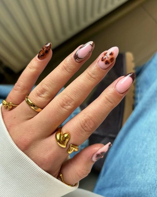 2. Tortoiseshell Accent Oval Nails in Neutral Pink - summer oval nail ideas