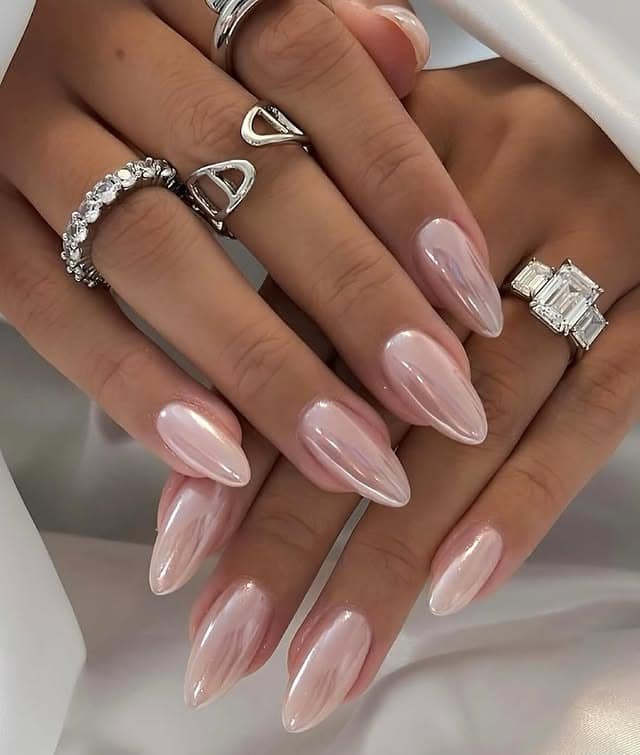 18. Pearl Chrome Pink Oval Nails - summer oval nail ideas