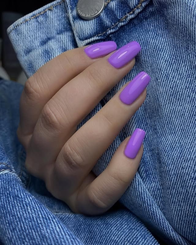 9. Glossy Pastel Violet Square Nails - violet nail ideas