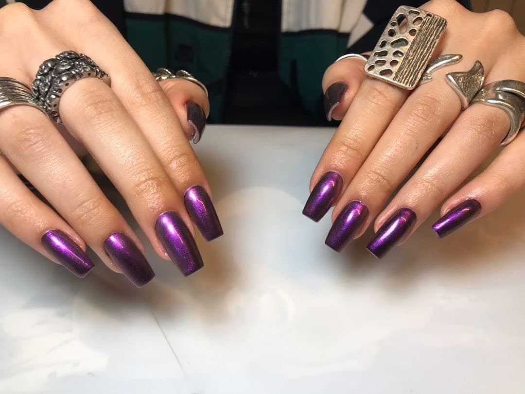 12. Metallic Violet Chrome Coffin Nails - violet nail ideas