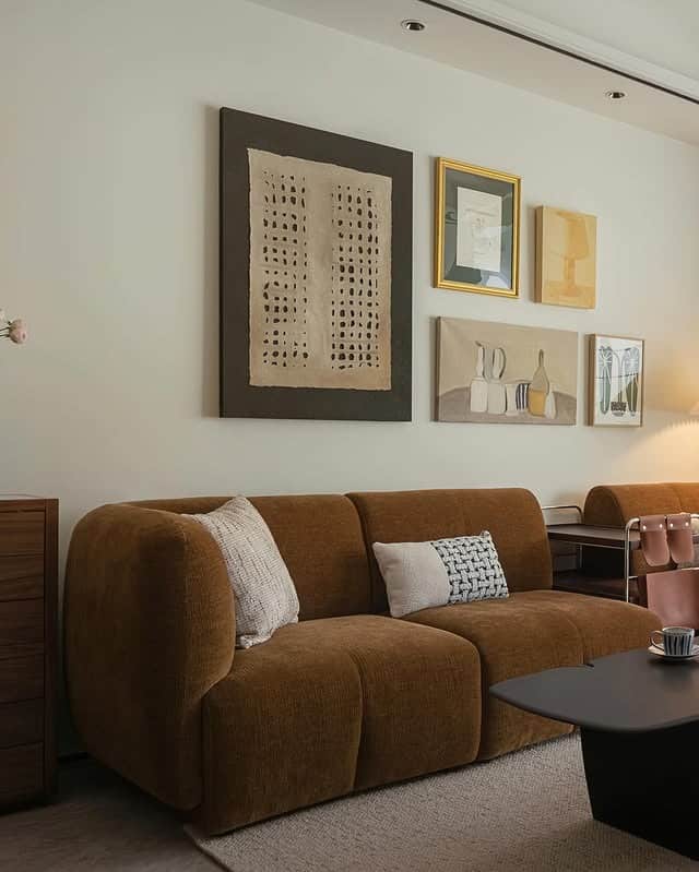 4. Contemporary Dark Brown Sofa with Art-Focused Wall Styling - dark brown sofa living room ideas