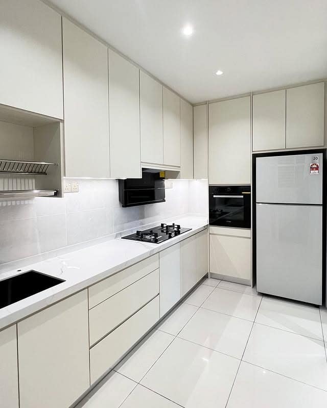 18. Sleek Cream Kitchen with Handle-Free Design - cream kitchen cabinet ideas