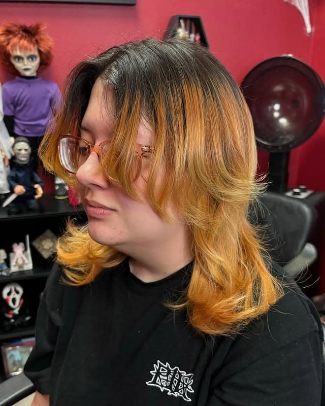 16. Golden Amber Two-Tone Wolf Cut with Face-Framing Highlights - Wolf Haircut