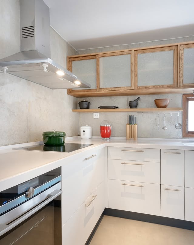 2. Minimalist White Countertop Kitchen with Light Wood Accents - white countertop kitchen ideas