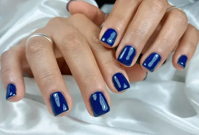 19. Glossy Deep Blue Short Nails - blue nail ideas