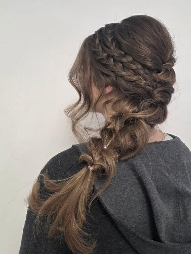 19. Loose Side Braid Ponytail in Medium Brown - Boho Hairstyles