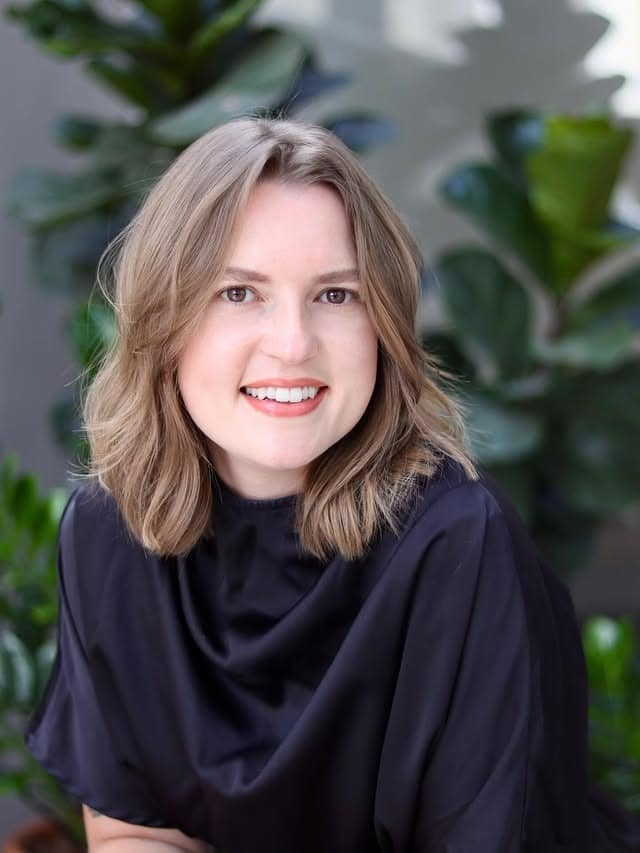 18. Sandy Beige Textured Blunt Bob - Blunt Cut Bob