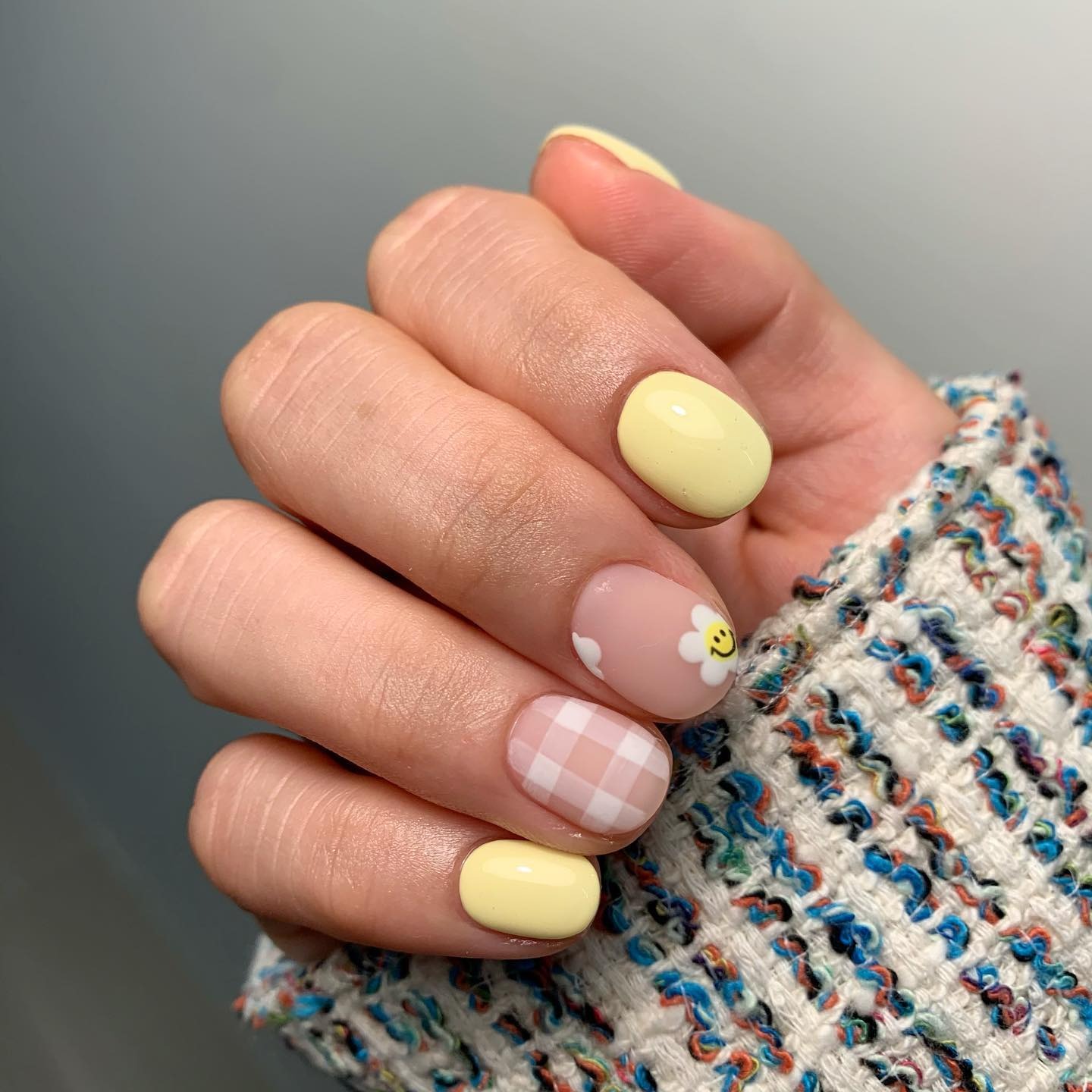 11. Pastel Yellow Daisy and Gingham Nails - easy nail ideas