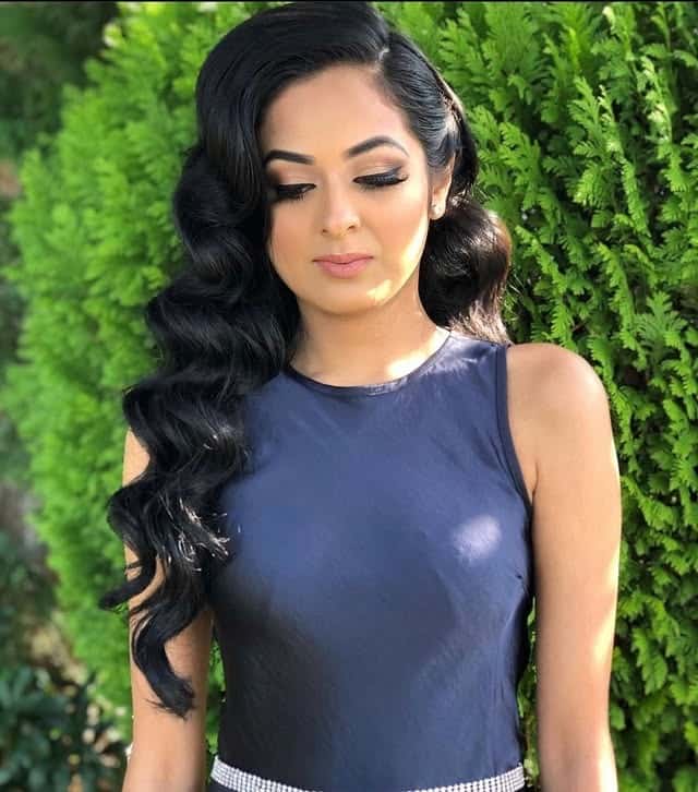 8. Sculpted Vintage Waves with Side Sweep - Vintage Curls Hairstyles