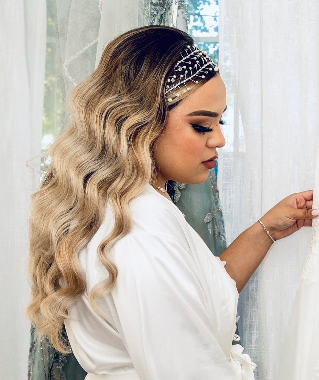 11. Bridal Blonde Ombre Vintage Waves with Crystal Headband - Vintage Curls Hairstyles