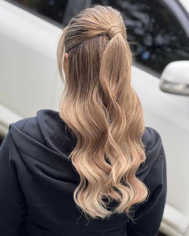 16. Blonde Half-Up Classic Wave Style - Vintage Curls Hairstyles