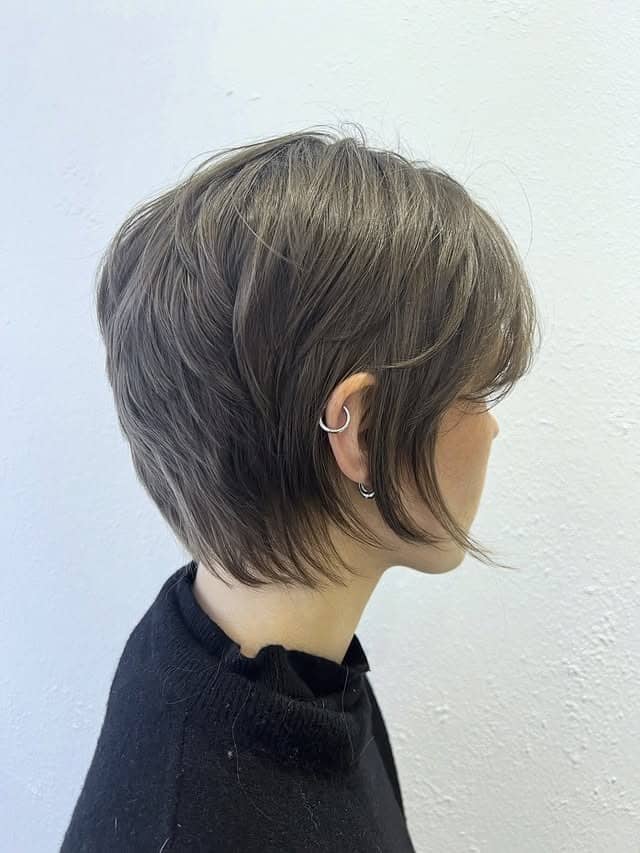 15. Cool Taupe Cropped Wolf Cut - Short Wolf Cut