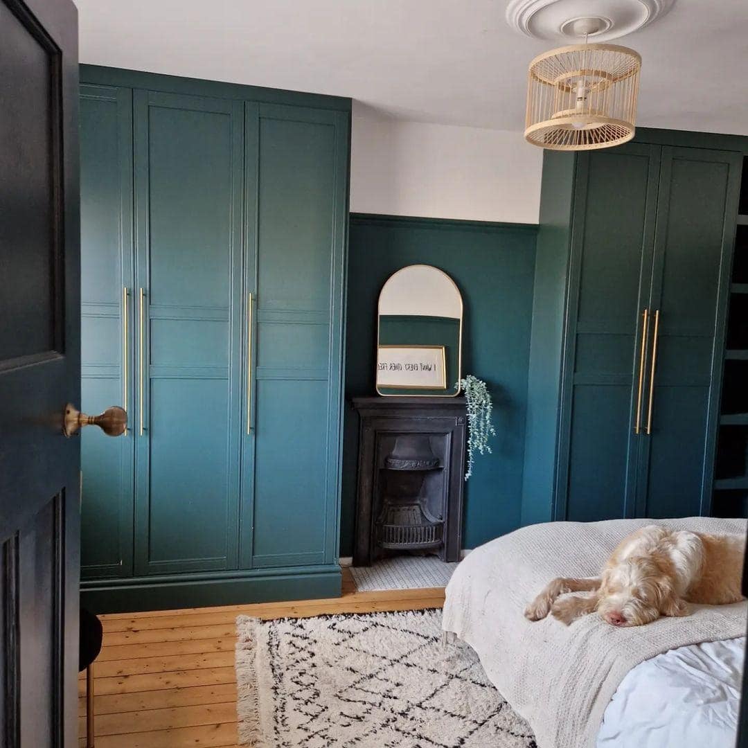 5. Built-In Emerald Wardrobe Bedroom Design - emerald green bedroom ideas