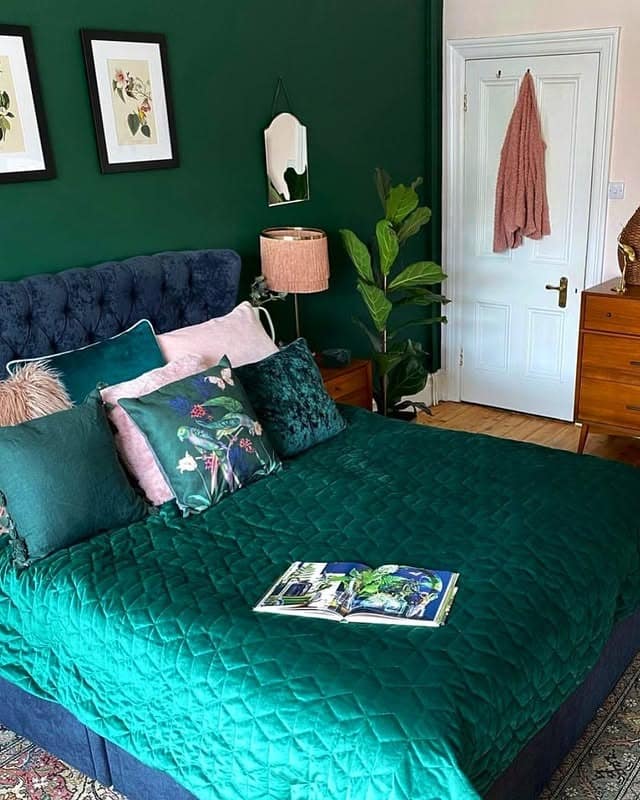 14. Emerald and Blush Accent Bedroom Design - emerald green bedroom ideas