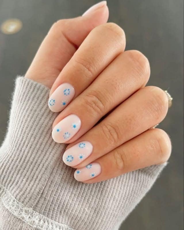 19. Minimal Blue Dot Short Natural Nails - blue spring nail ideas