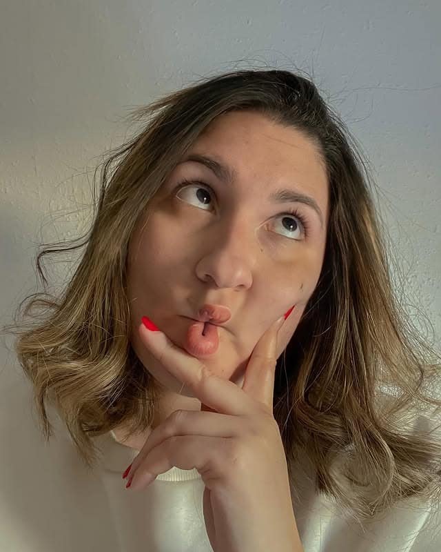6. Casual Wavy Lob with Neutral Balayage - Short Messy Hair For Women