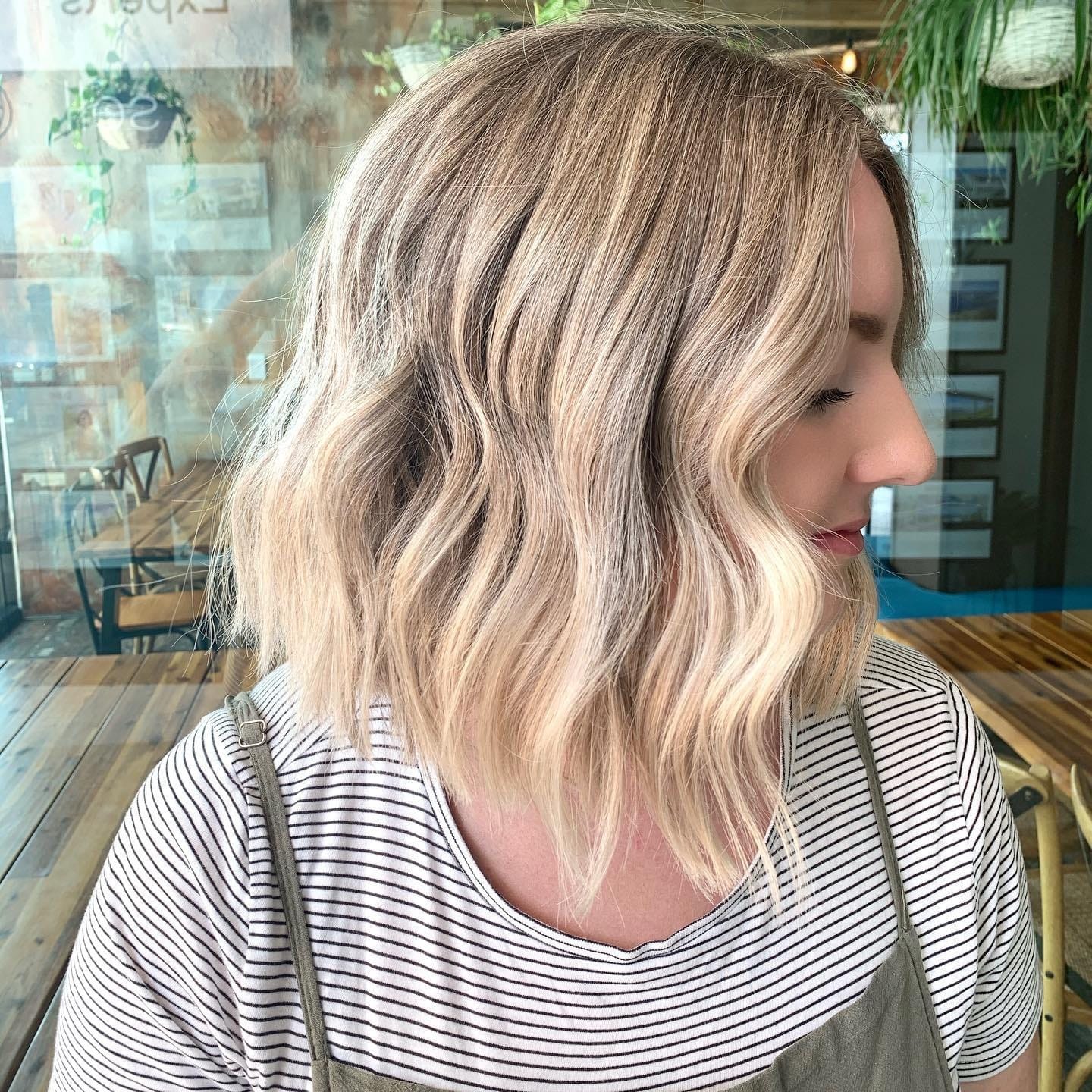 13. Beachy Blonde Lob with Shadow Root - Short Messy Hair For Women