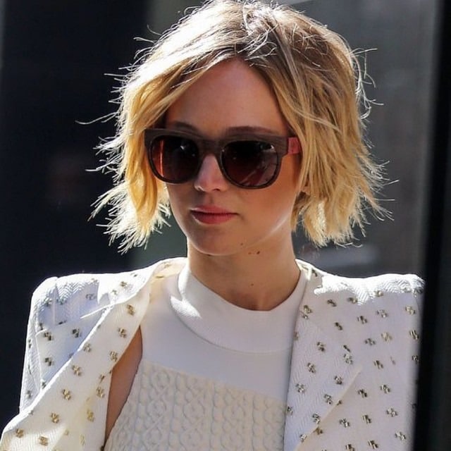 15. Choppy Short Bob with Warm Honey Blonde - Short Messy Hair For Women