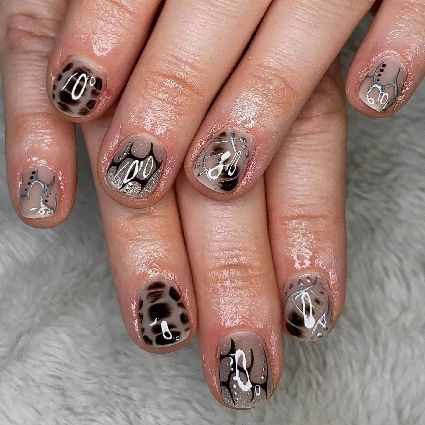 17. Taupe and Black Abstract Short Nails - grunge nail ideas