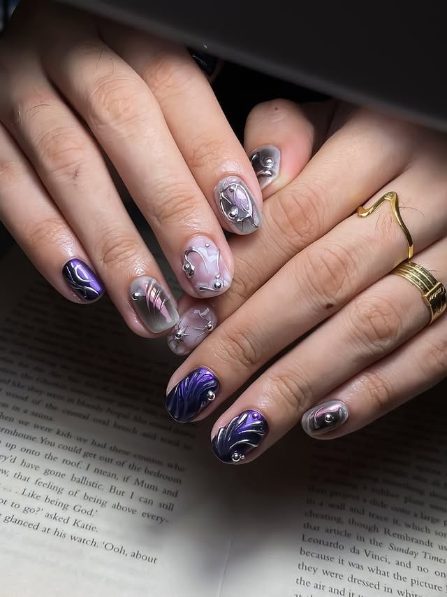 18. Iridescent Purple Chrome Accent Nails - grunge nail ideas