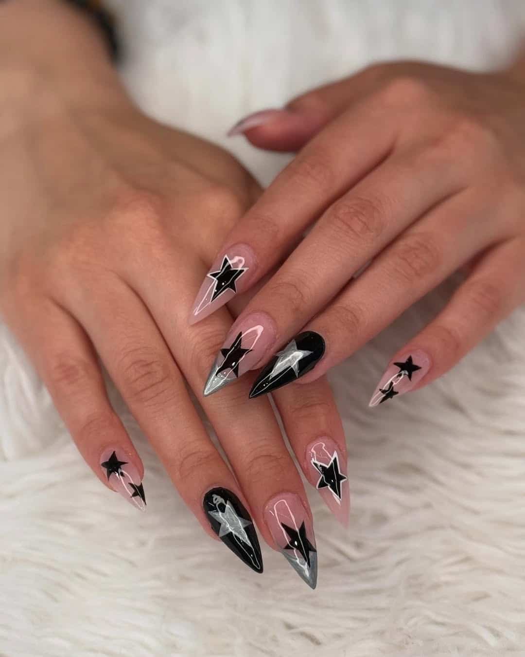 21. Black and Nude Star Stiletto Nails - grunge nail ideas