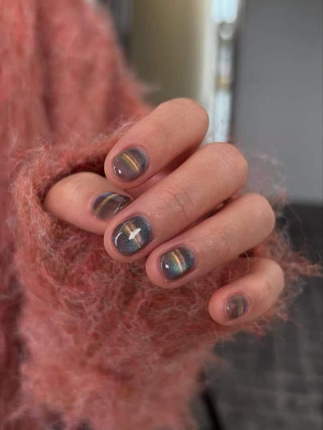 19. Iridescent Chrome Short Nails with Dark Base - short nail ideas