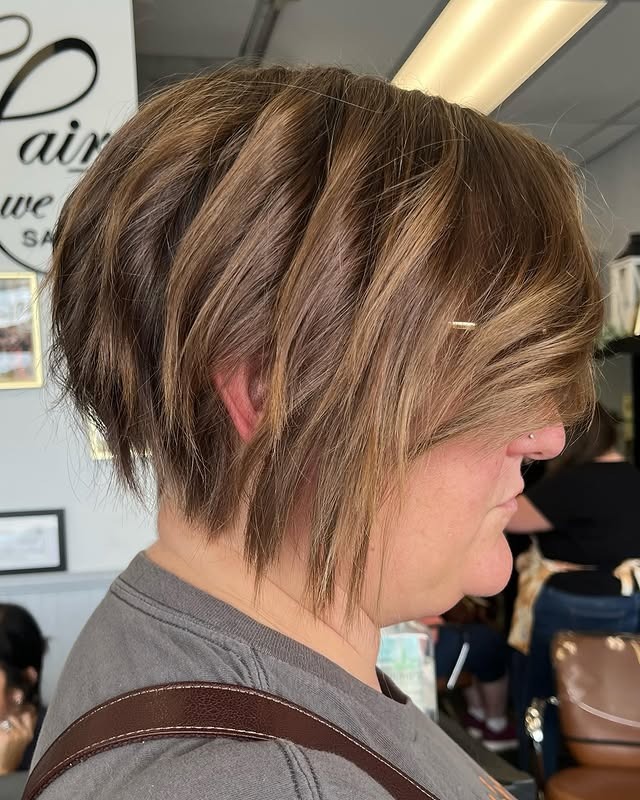14. Angled Razor Bob with Caramel Brunette Highlights - Razor Cut Hairstyles