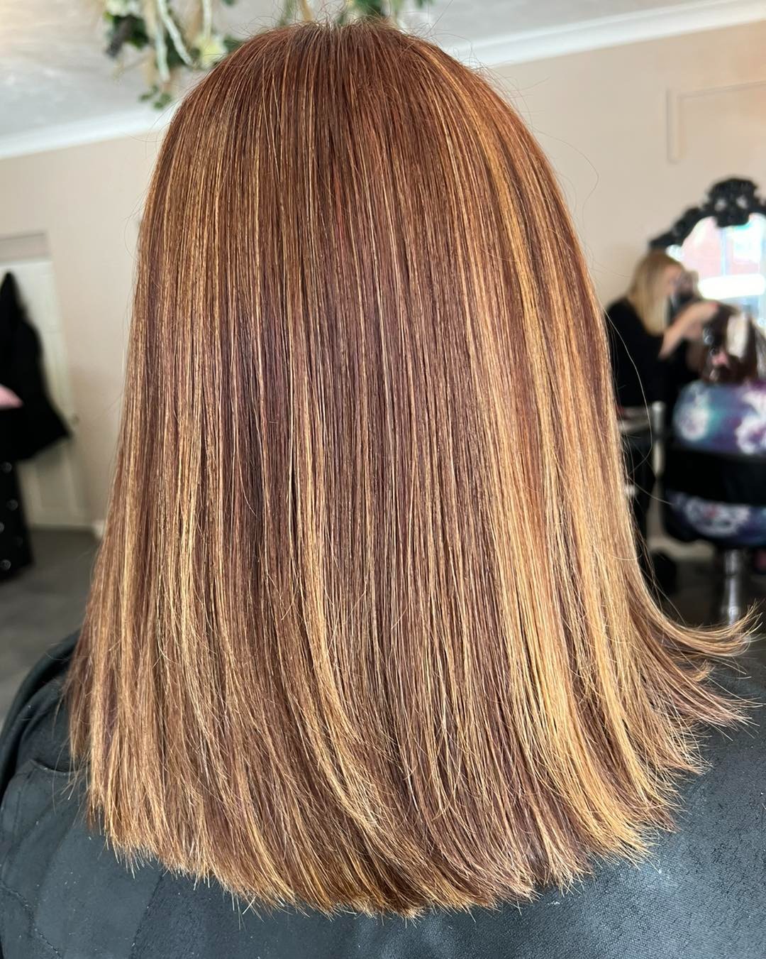 6. Straight Cut with Golden Chestnut Highlights - Warm Chestnut Hair Color