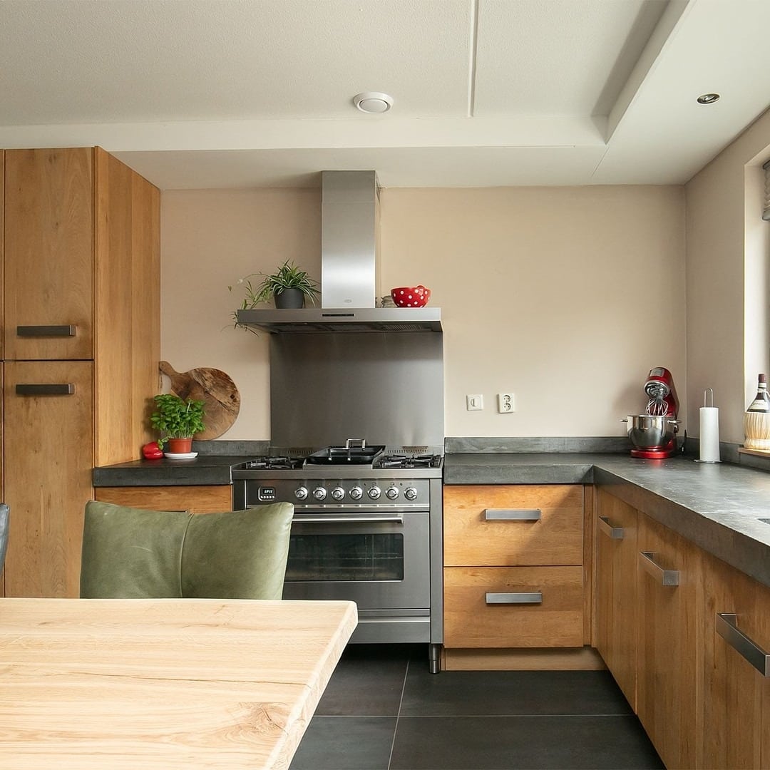 11. Rustic Oak Corner Kitchen With Charcoal Countertops - corner kitchen ideas