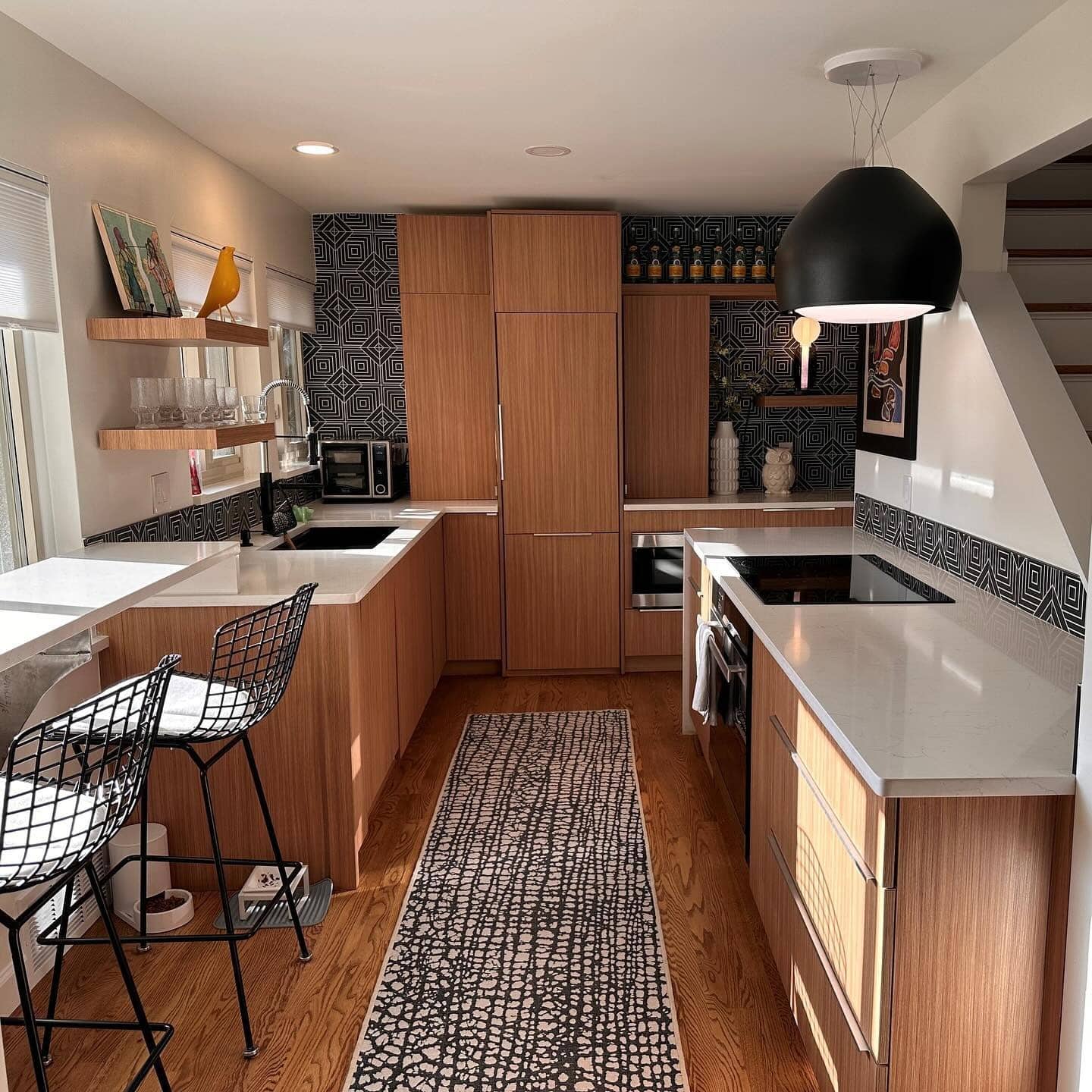20. Midcentury Corner Kitchen With Graphic Black Accents - corner kitchen ideas