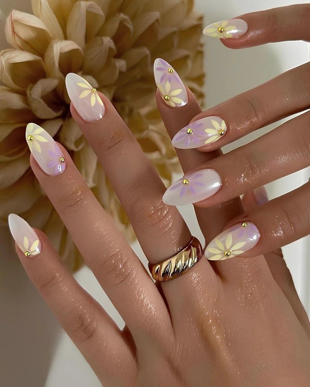 15. Lavender Daisy Almond Nails - flower nail ideas