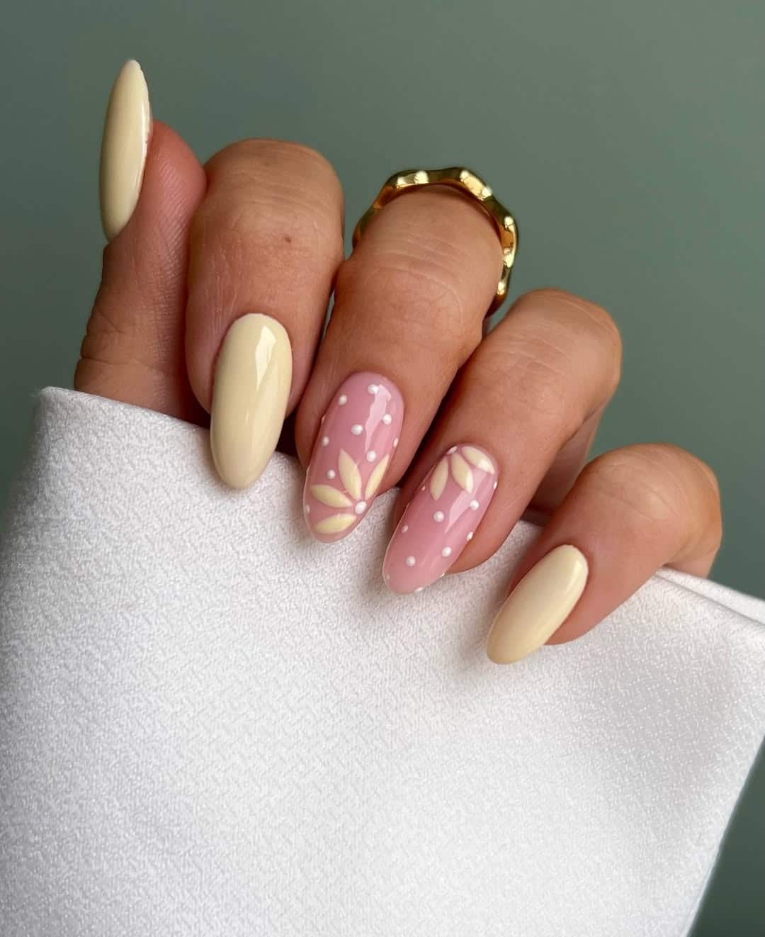 17. Cream and Pink Daisy Almond Nails - flower nail ideas