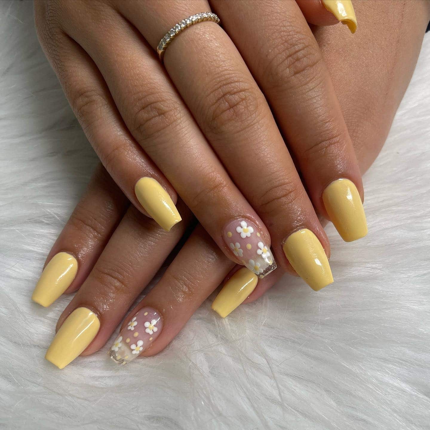11. Pastel Yellow Daisy Coffin Nails - yellow coffin nail ideas